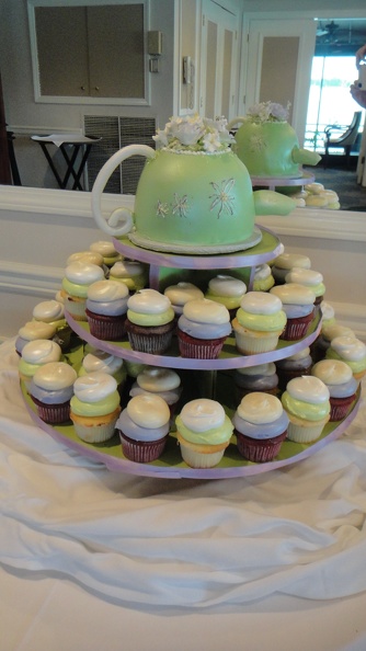 teapot cupcake tier.jpg